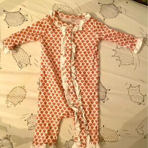 Lila & Hayes onsie girl nb